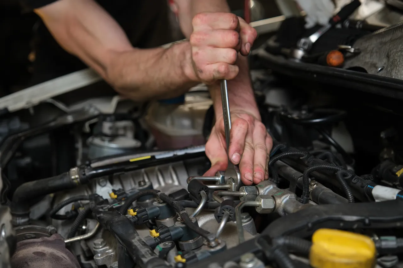 close-up-of-car-mechanic-hands-removing-fuel-injec-2023-11-27-05-27-18-utc